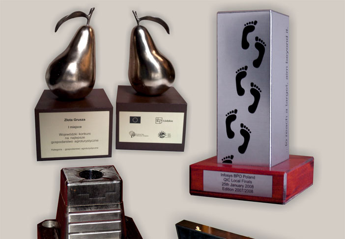 litery metalowe, medaliony, statuetki, tablice pami�tkowe, klamry, odznaki