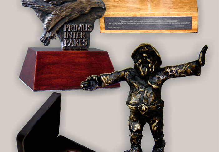 litery metalowe, medaliony, statuetki, tablice pami�tkowe, klamry, odznaki
