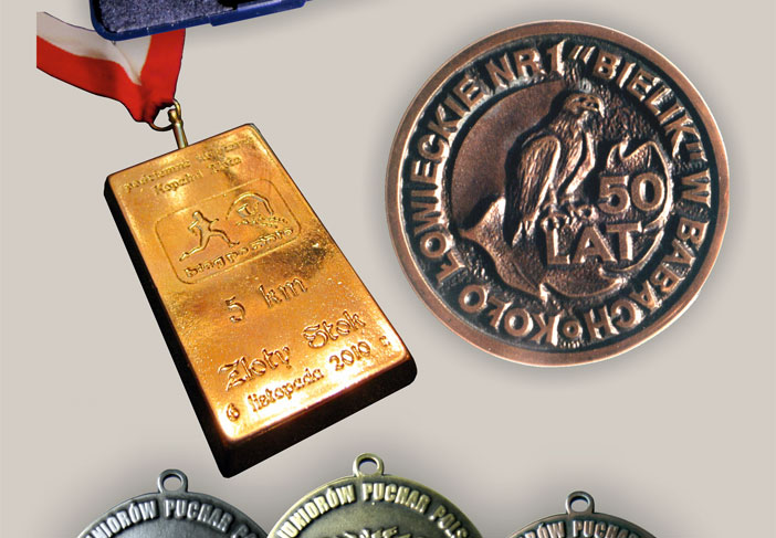 litery metalowe, medaliony, statuetki, tablice pami�tkowe, klamry, odznaki